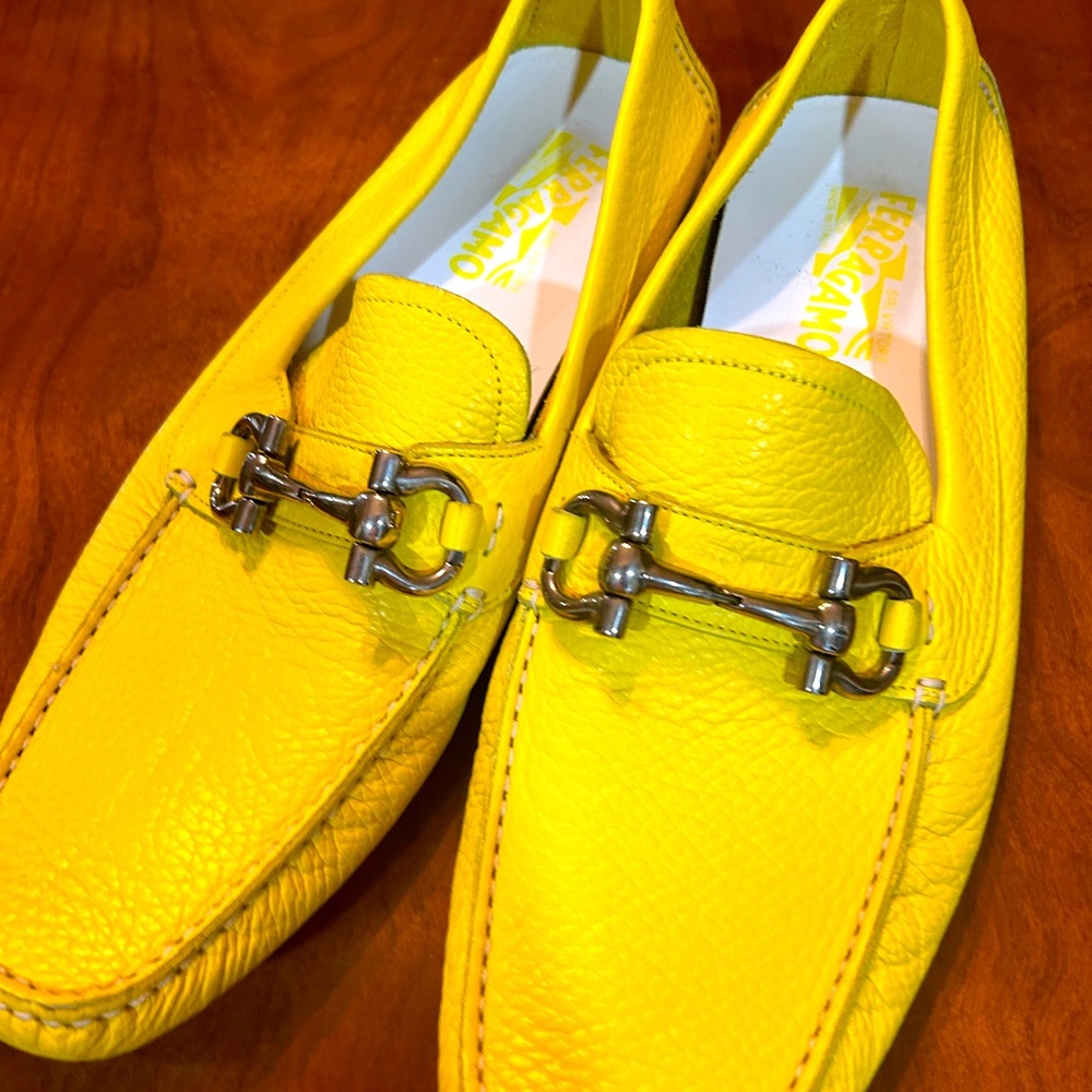 Excellent condition men’s  yellow Salvador Ferragamo drivers